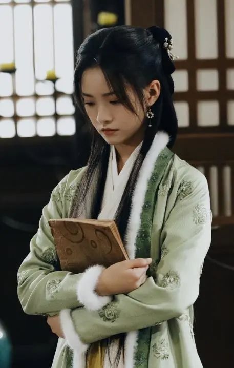 此外,对于剧中某些角色,我在演员人选上有自己的看法,例如:饰演女主角