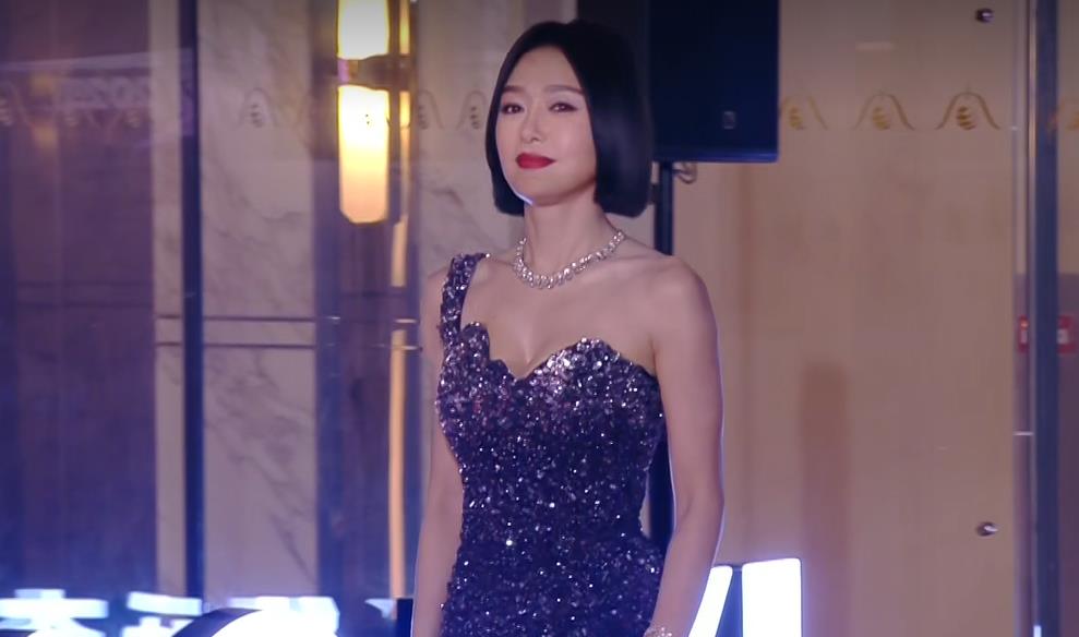 尖叫之夜明星亮点与尴尬,杨幂白裙暴露赘肉,刘诗诗眼窝显疲态   第13