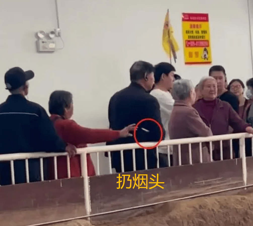 老太往兵马俑坑内吐痰扔烟头,是老人变坏了还是坏人变老了?