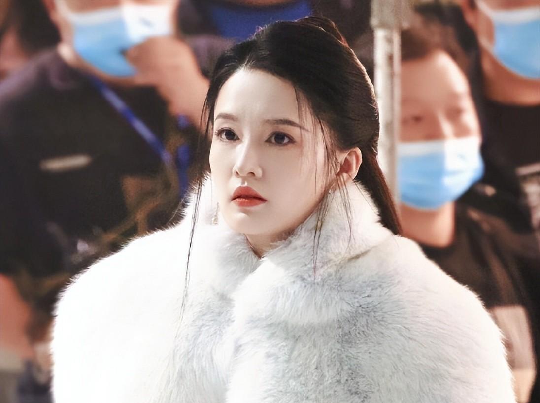 《七夜雪》开拍,李沁见老了,曾舜晞微肿了,女配一头金发真敢染_曾可妮