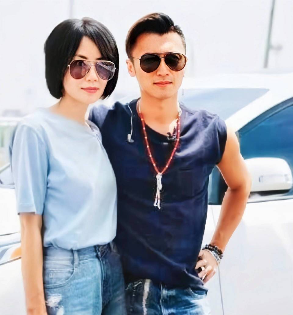 锋菲恋再添新篇章,谢霆锋害羞揭秘爱情甜蜜,网友热议张柏芝往事_王菲