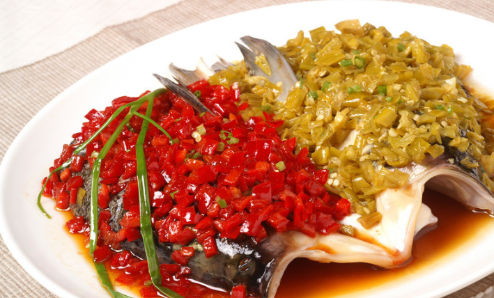 原创 吃剁椒鱼头让你鸿运当头，美味香辣软糯的鱼肉，让你停不下筷 