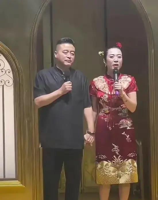 劉能去醫院探望孫子,院長親自接見留影,與溫美玲全程