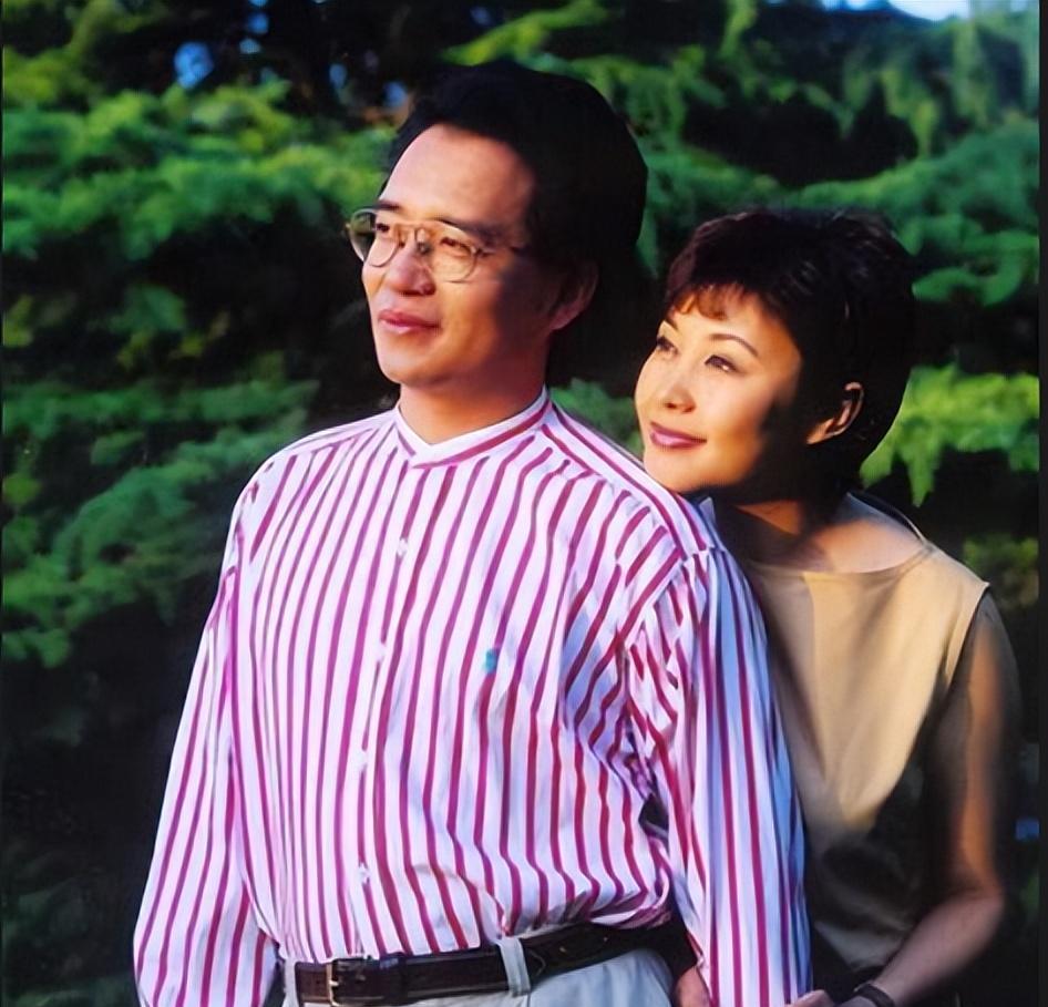 回忆《大风车》,当熟悉的旋律响起,他们又回到了和金龟子姐姐一起玩耍