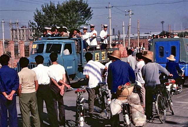 1983年我国首轮严打:唐山菜刀队50余人被枪决,他们做了什么?_刘福_百