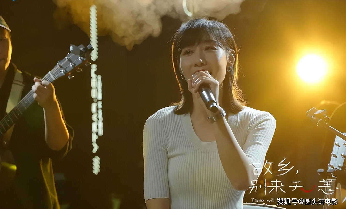 蒋欣剧情点评:本来是抱着审判的态度去看的,结果小满给了我一个大惊喜