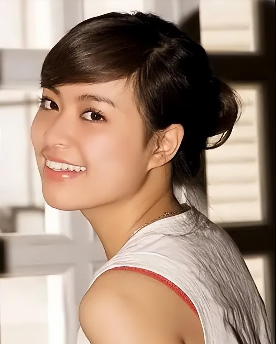 《金瑛日记》 成功与突然的打击1988年出生的黄垂玲从小就展现出多才