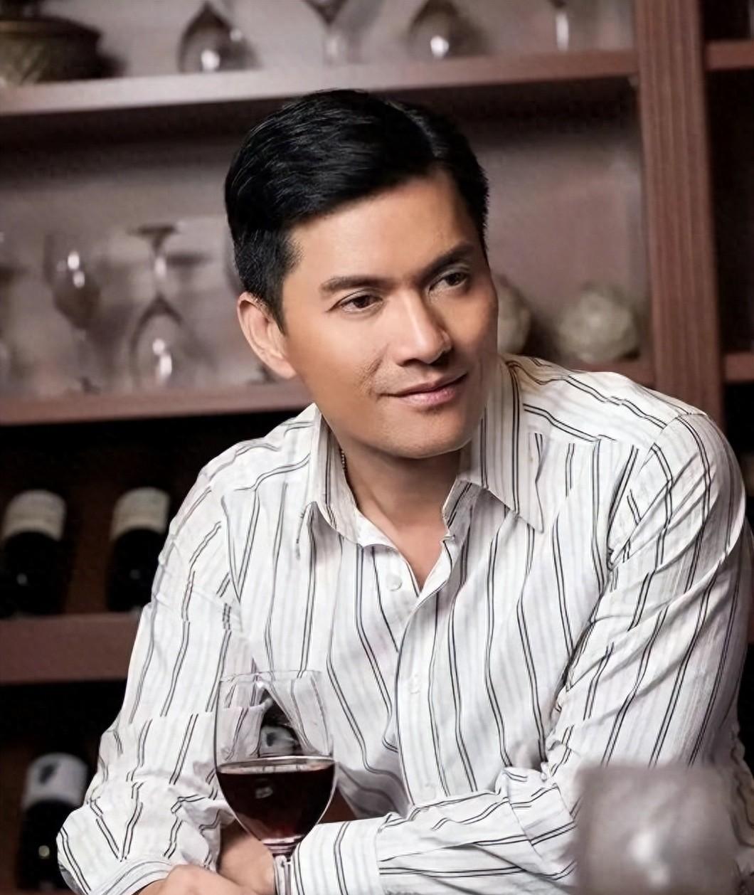 娶了百亿富婆的吕良伟:三次婚姻终成正果,人生少奋斗半辈子_周海媚