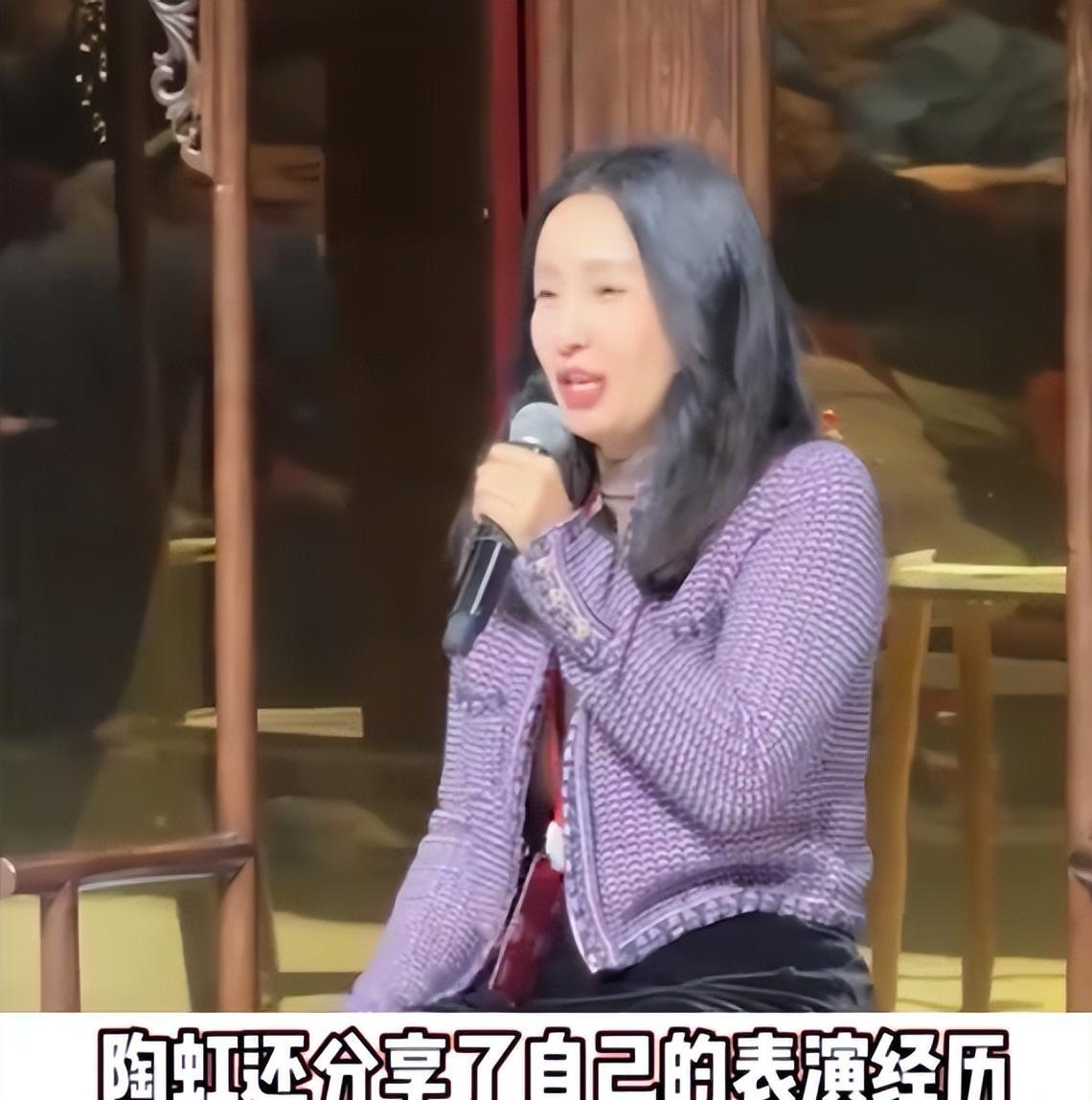 徐峥老婆陶虹风波后低调现身,51岁发福变老戏骨,舞台上彷如重生_陶红