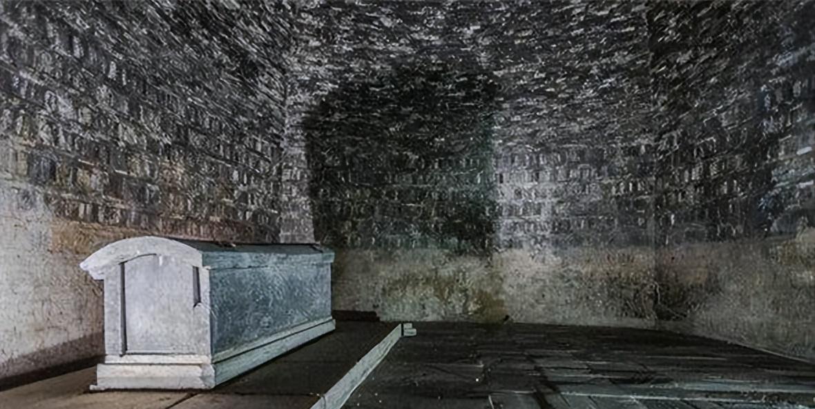 中国最神秘的女人,一人连破三条宫规,武则天和慈禧