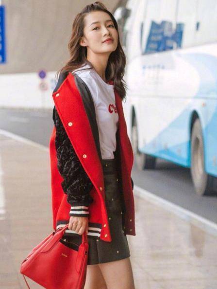 李沁生图被质疑腰围,网友表示,照样还是女神_身材_皮肤_基本