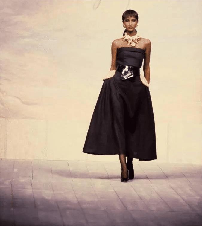 五官绝美的黑人超模:3婚嫁摇滚巨星,甜蜜相爱24年,女儿没她美_伊曼