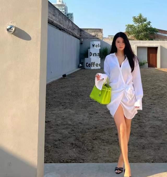 刘晓宇超模娇妻晒出游照!