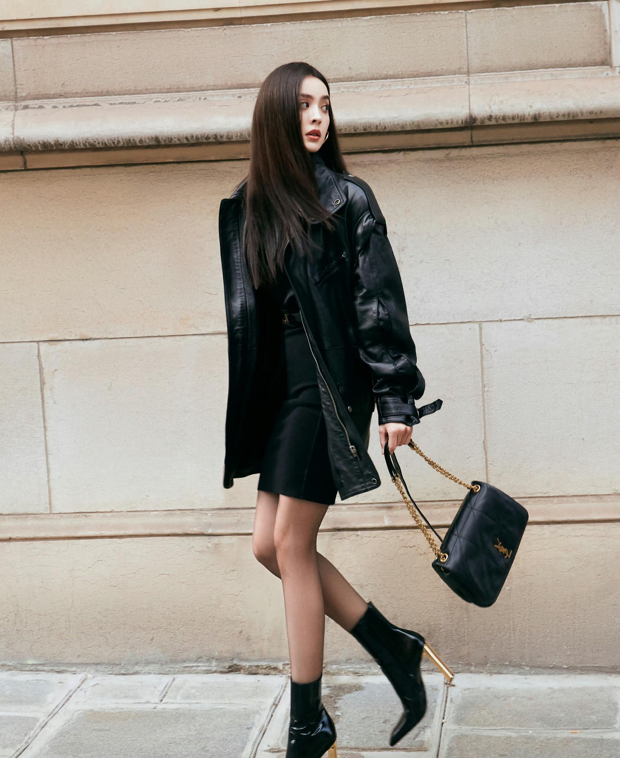 喻言一袭黑裙,美得令人惊叹!