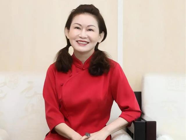 山东女首富:20年赚下500亿身家,一手掌控全球36%的玻尿酸市场_赵燕