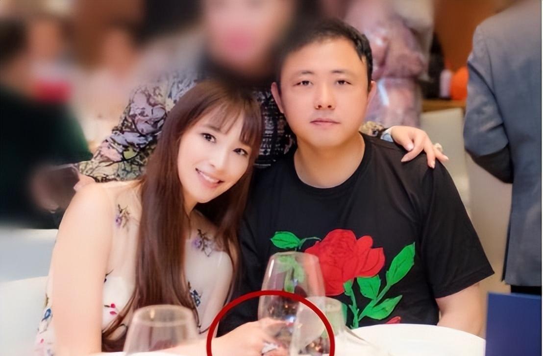 然而,纪晓波的真实身份是大佬,一个暴徒.