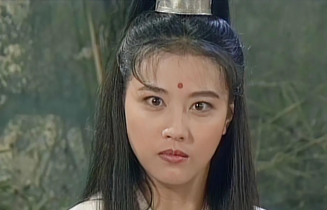 1994年,《倚天屠龙记》再次上映,由赖水清执导,杨佩佩监制.