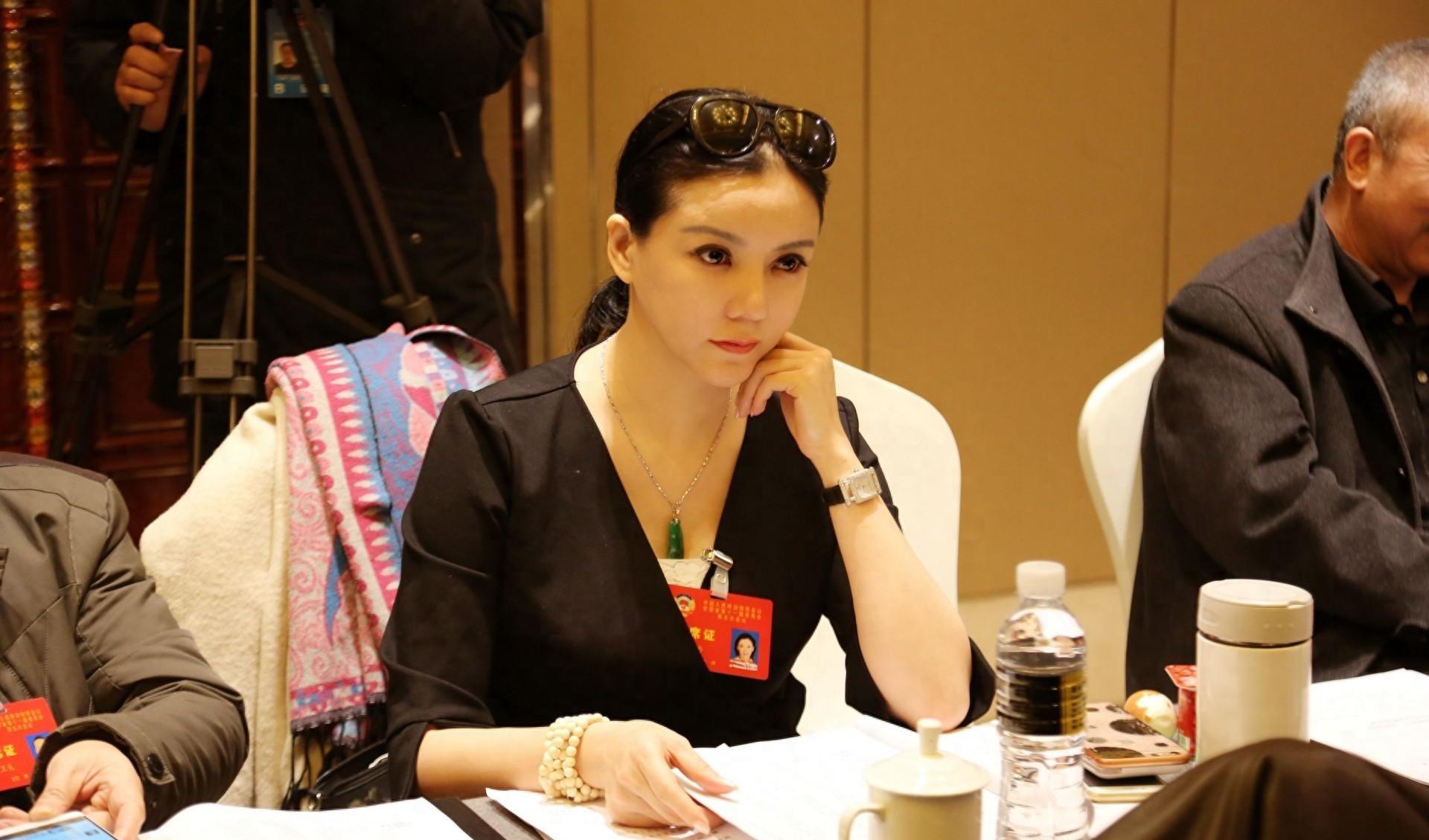 选美冠军彭丹:从争议女明星到研究院院长,她的逆袭堪称教科书_人们