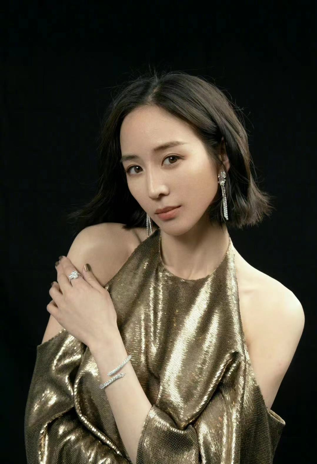 柯汶利到张钧甯家过夜,恋情曝光疑似同居,女方曾否认年底结婚-月光