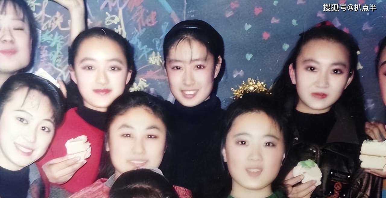 47岁靳东谈"退休":不愿重复演自己,能凭《麦乐村》逆袭吗?