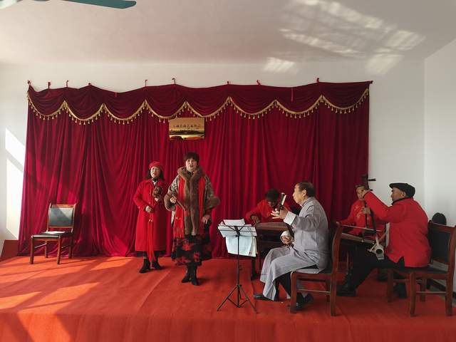 方城县博望镇:戏台搭进敬老院 孤寡老人笑声多_演出_群众_生活