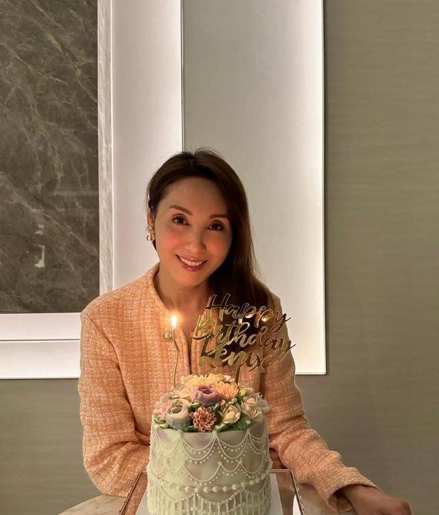 53岁郭可盈晒全家福庆生,保养超好显年轻,13岁女儿越来越漂亮_林文龙