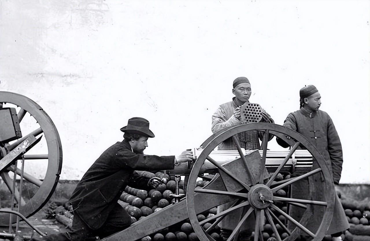 美式诺登飞多管排列机枪1883年,中法战争爆发,金陵机器制造局生产的