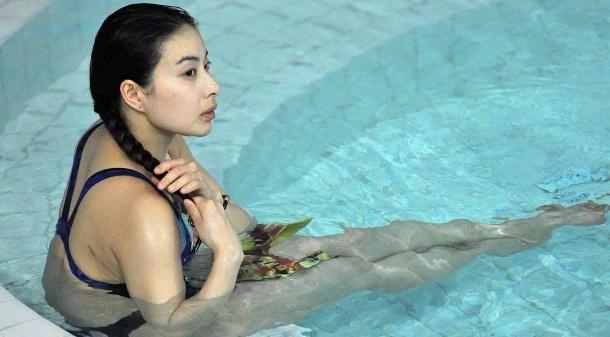 "跳水女皇"郭晶晶:嫁给百亿富豪后,现况如何?_眼睛_训练_方面