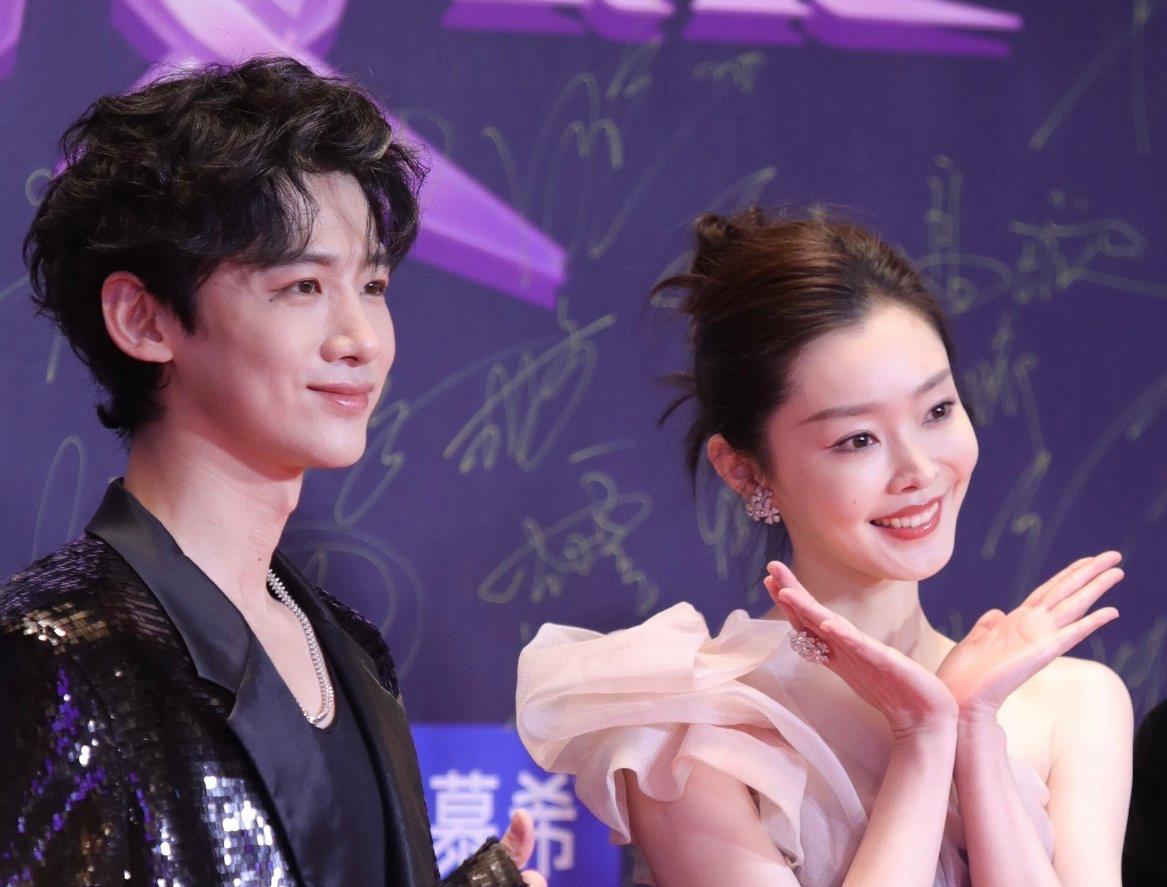 宋轶白敬亭大方秀恩爱,现场高喊亲一个_秦岚_丑闻_魏大勋