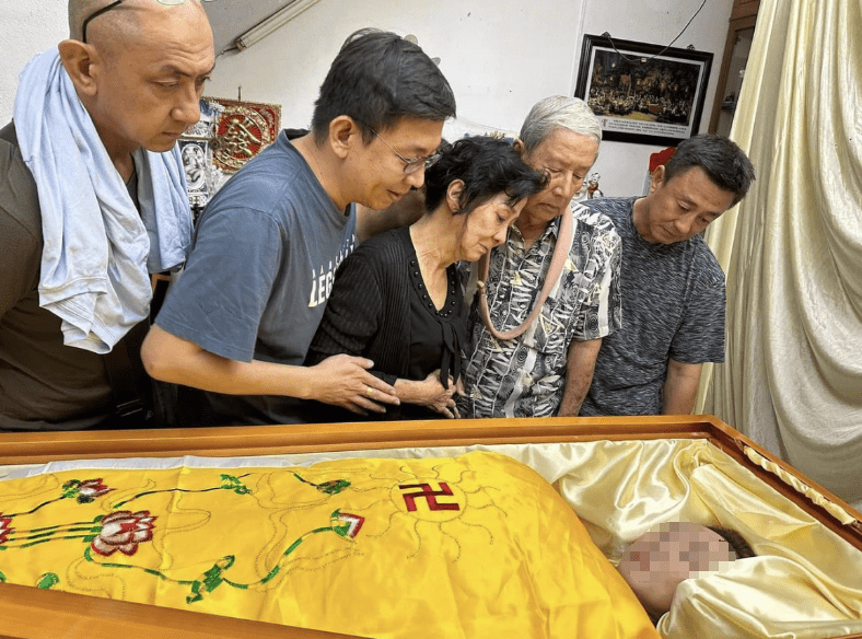 明星死亡遗体图片遗容图片