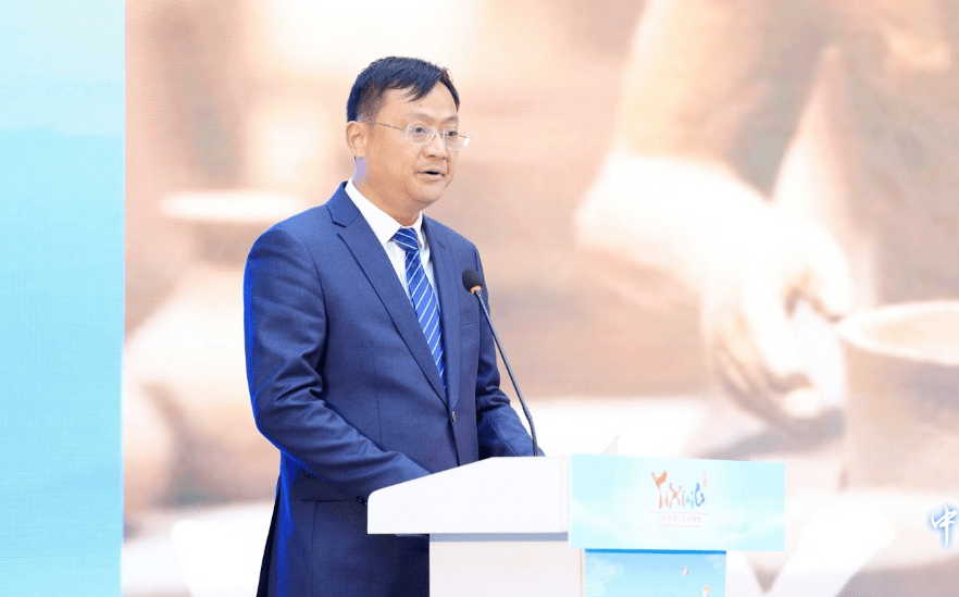 宜兴市人民政府副市长张毅致辞.