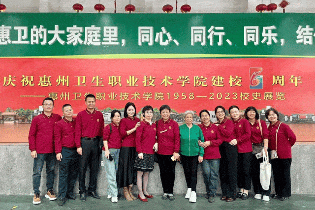 校友参观校史展览校服打卡参观东坡文化广场学校举行文艺汇演65周年