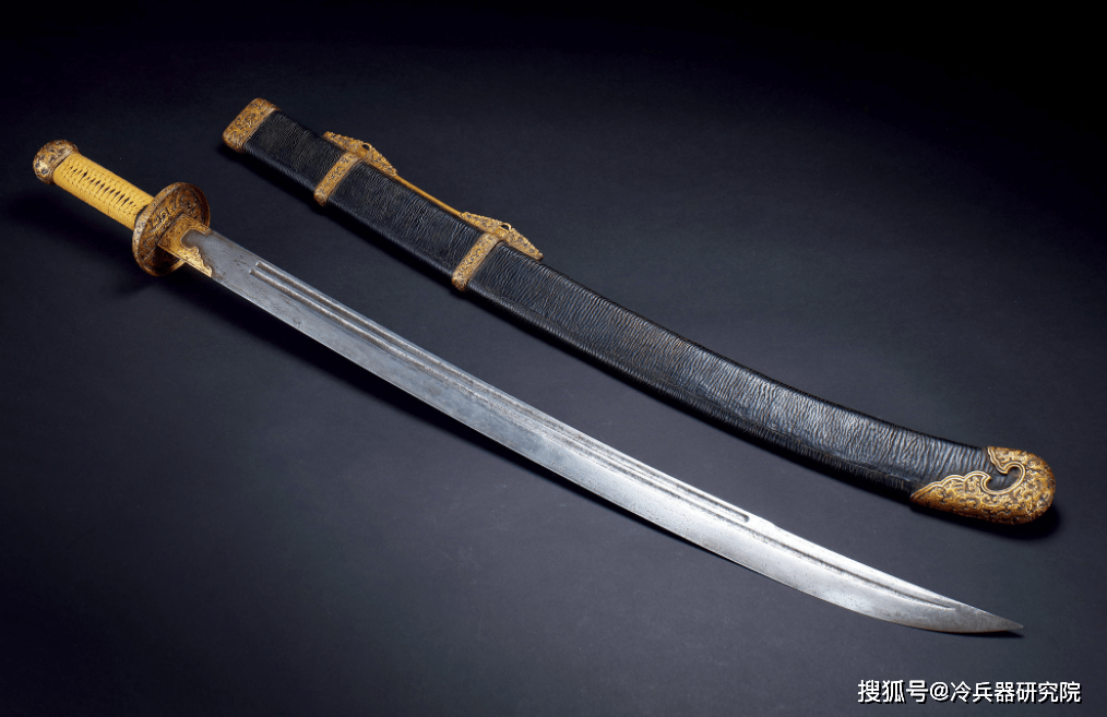 《水浒》里,林冲有枪矛为何还用其他兵器?这里面有混江湖的诀窍