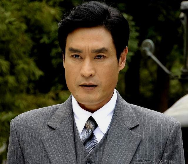 "珠影一哥"陈锐:戏红可是人不红,前妻和现任都是美女_陈睿_表演_名字