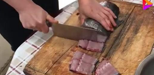 海边人这样做鲅鱼馅水饺，独特的和馅方法你绝对没见过，超美味(图1)