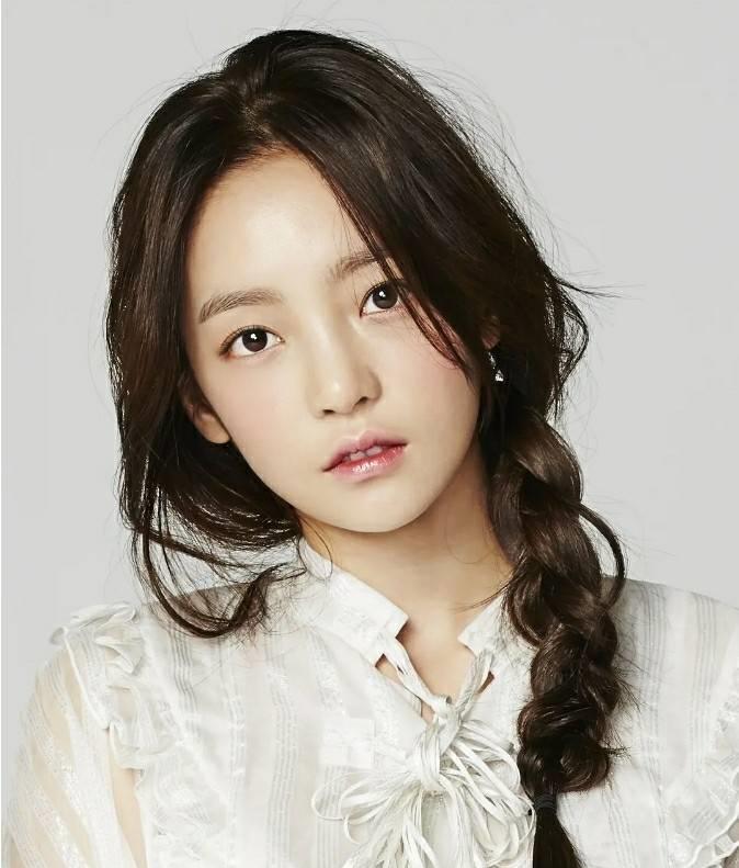 人间蜜桃!28岁具荷拉,妩媚动人,魅力无边!_音乐_方面_天赋