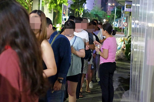 什么小吃**的青岛人凌晨12点排队抢购？这阵势太强悍了！(图4)