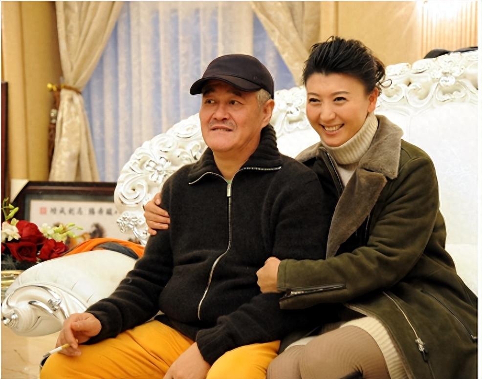 不顾家人反对嫁大10岁富商,走红后的闫学晶,令恩师赵本山失望!