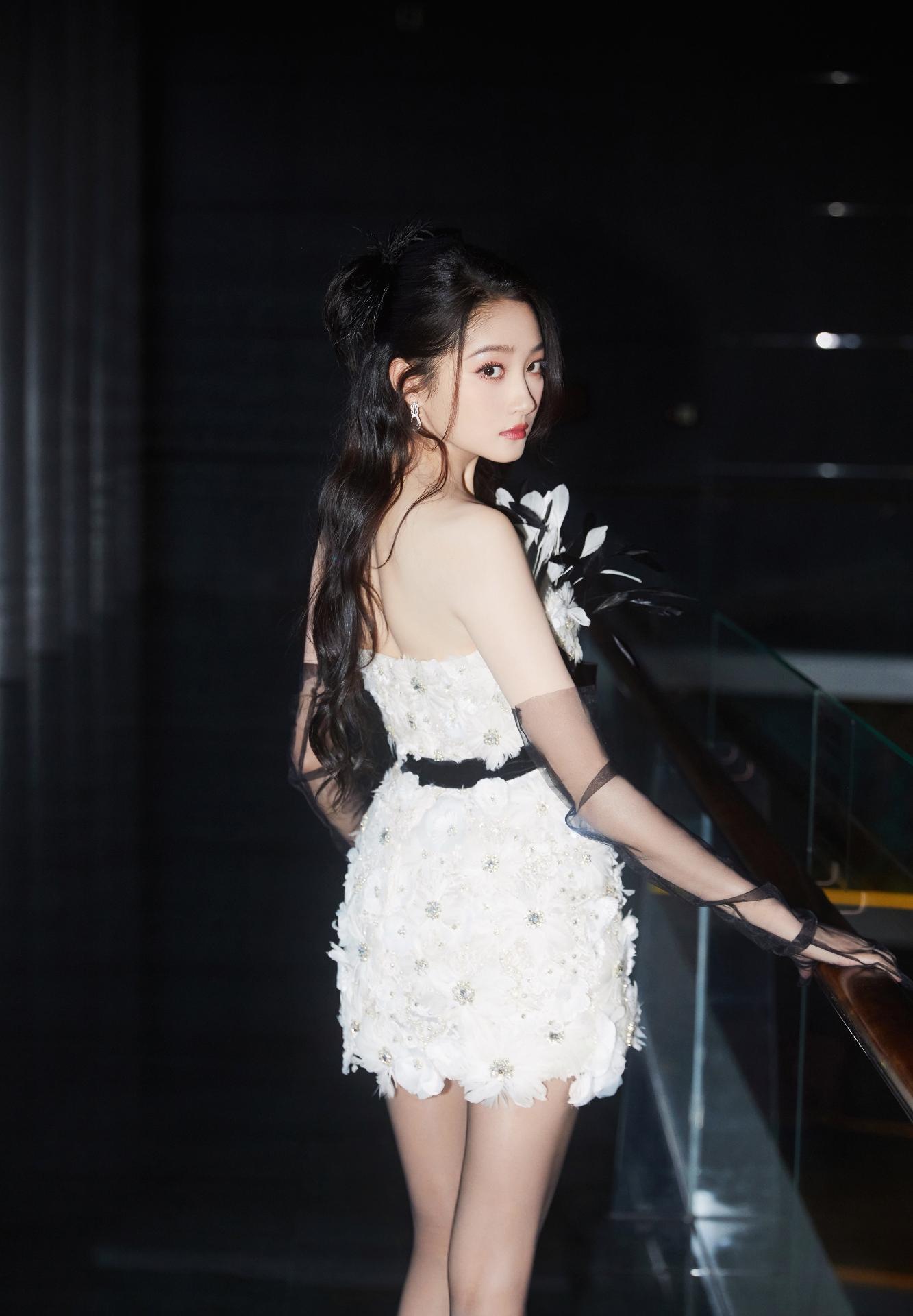 内娱女星爱高定:杨幂高贵,刘亦菲梦幻,宋茜性感,关晓彤绝了_系列_女