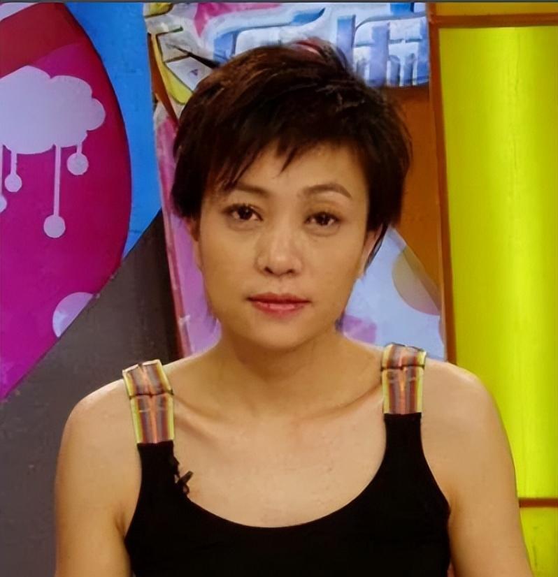 彻底转行做演员的景冈山,在拍戏期间总是酒杯不离身,不让他喝酒,就像