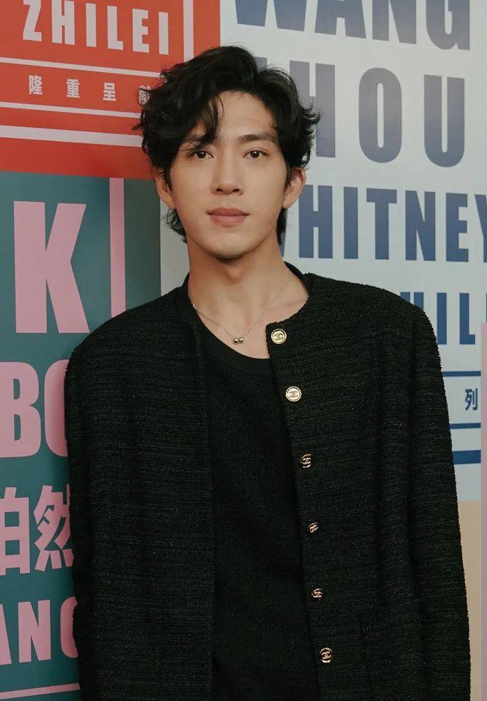 周迅换6套香奈儿,刘雯井柏然穿"情侣装"!