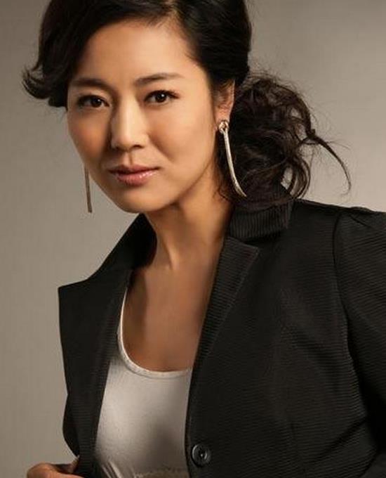 演员王茜华:我这辈子最正确的决定,就是45岁高龄为小丈夫生儿_茜茜