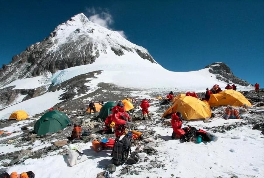 珠峰最有名的几个遇难者,沉睡多年无人运下山,这到底是因为什么(图6) 珠峰最有名的几个遇难者,沉睡多年无人运下山,这到底是因为什么(图6)
