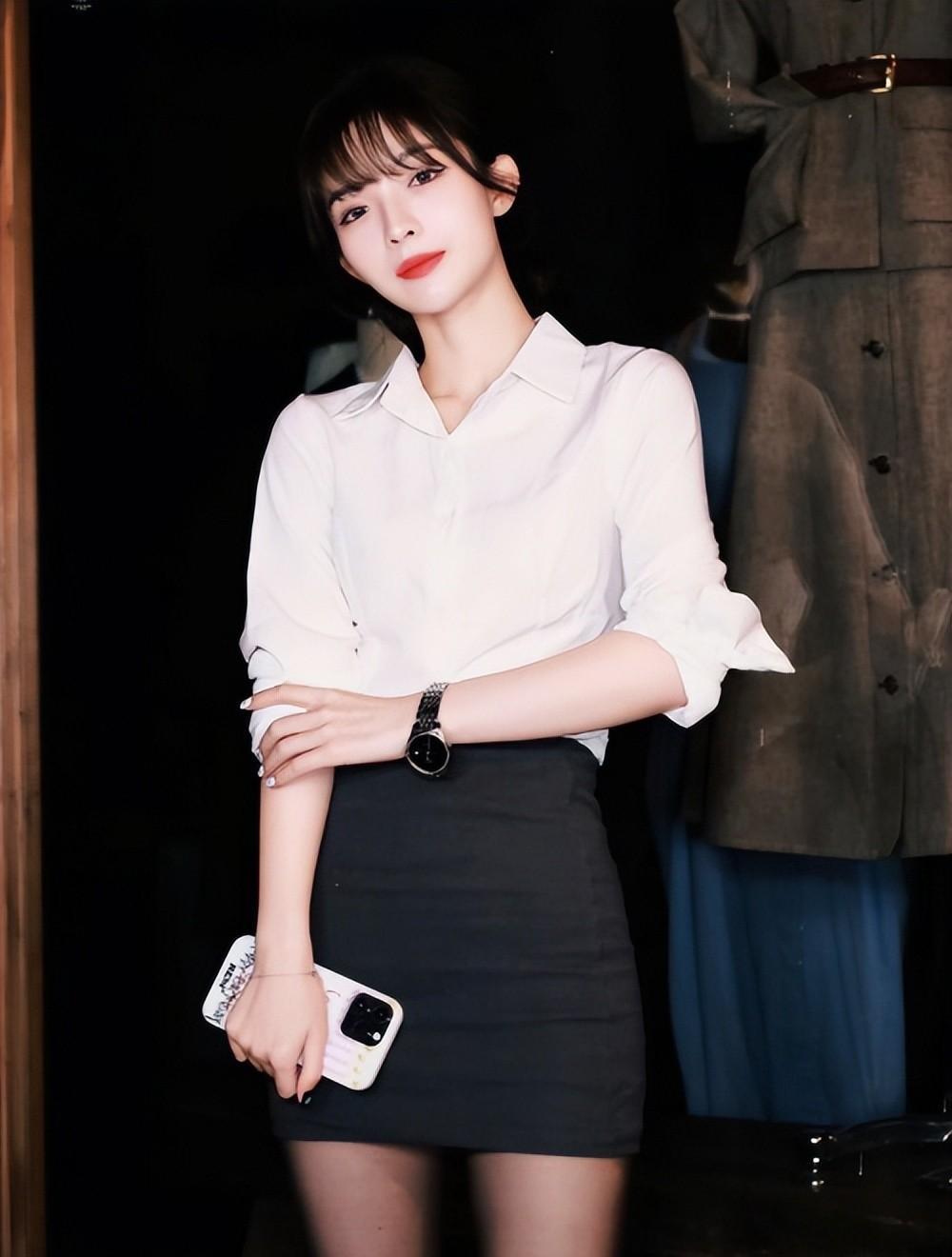 许杨玉琢:温柔白衬,魅惑黑丝,ol职业套装美照_才华_女性_时尚