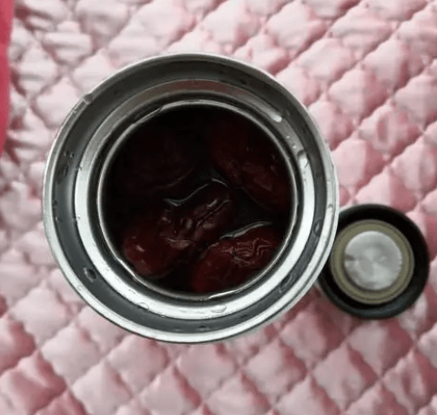 特别是在使用保温杯泡红枣时,一定要控制好时间,避免发生爆炸事故.