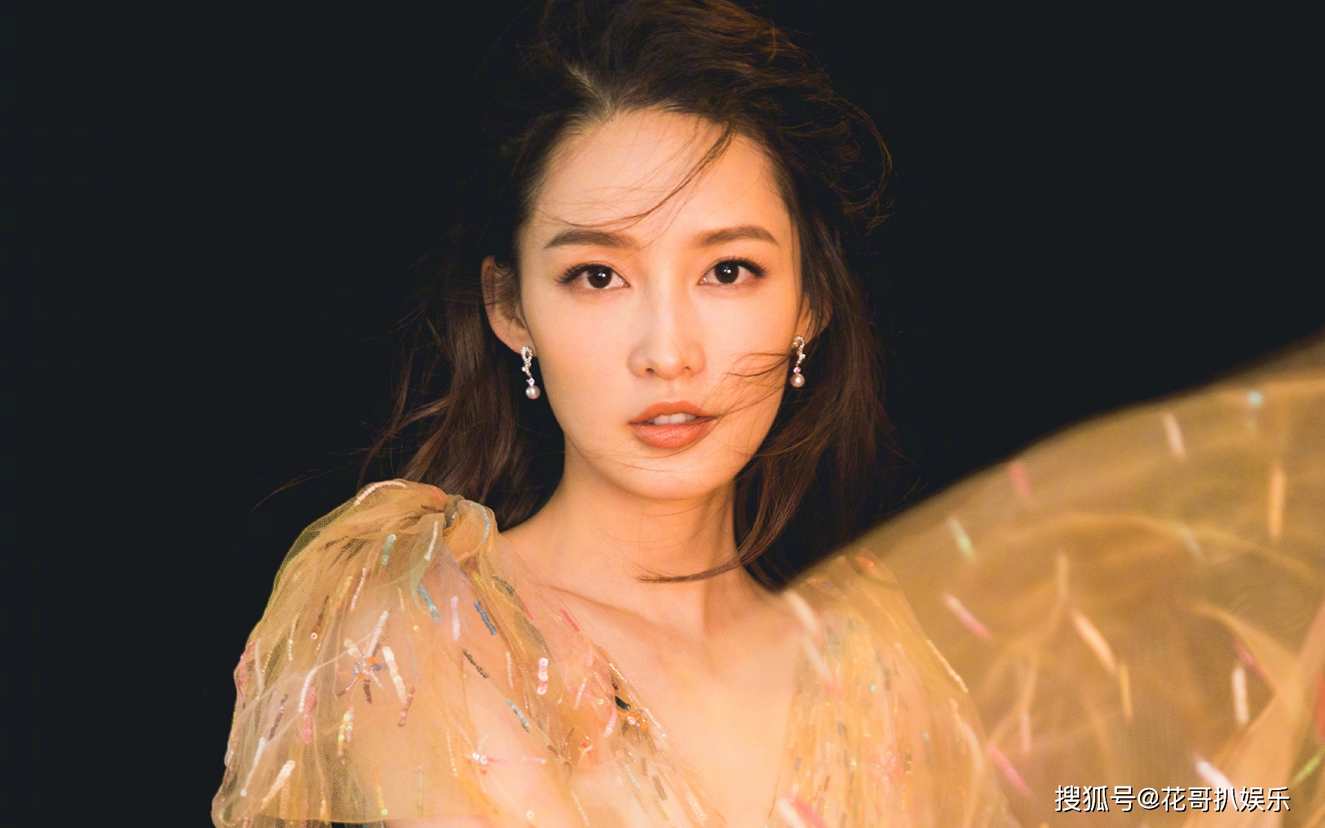 变现能力也更强,所以江苏文娱捧李沁和白鹿最终目的,是希望她们可以奶