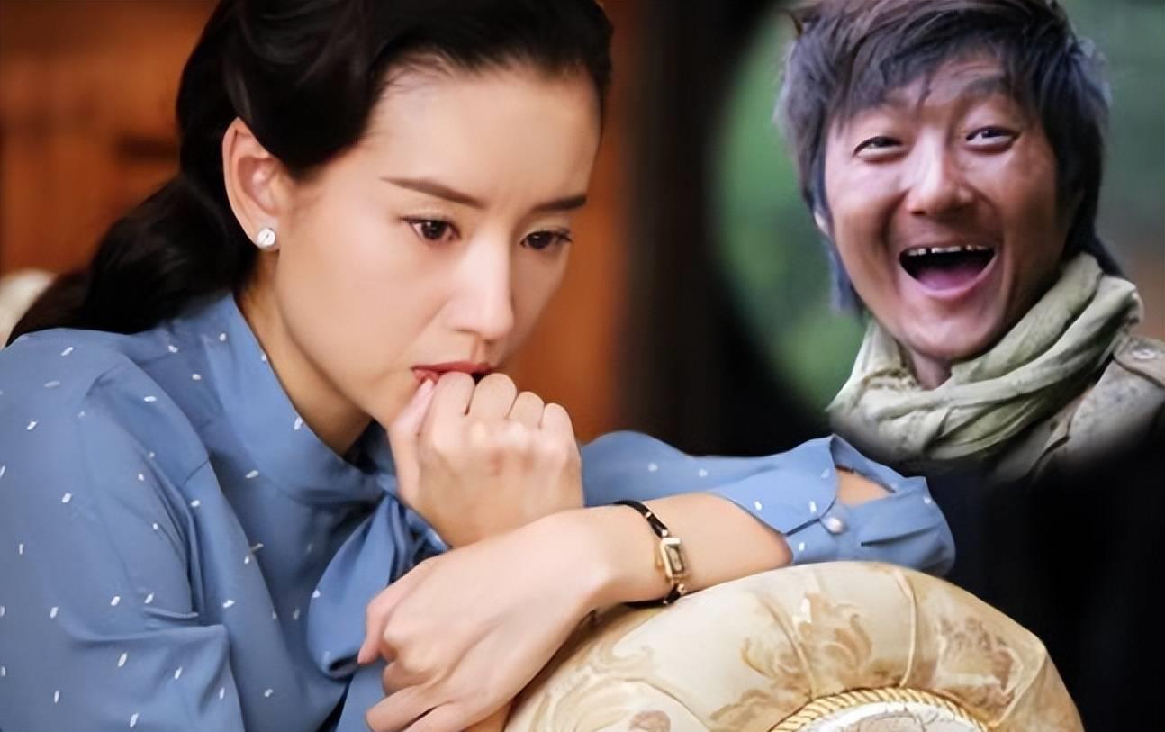 43岁董洁约小鲜肉吃烛光晚餐,亲密同行回寓所,转行直播收入过亿