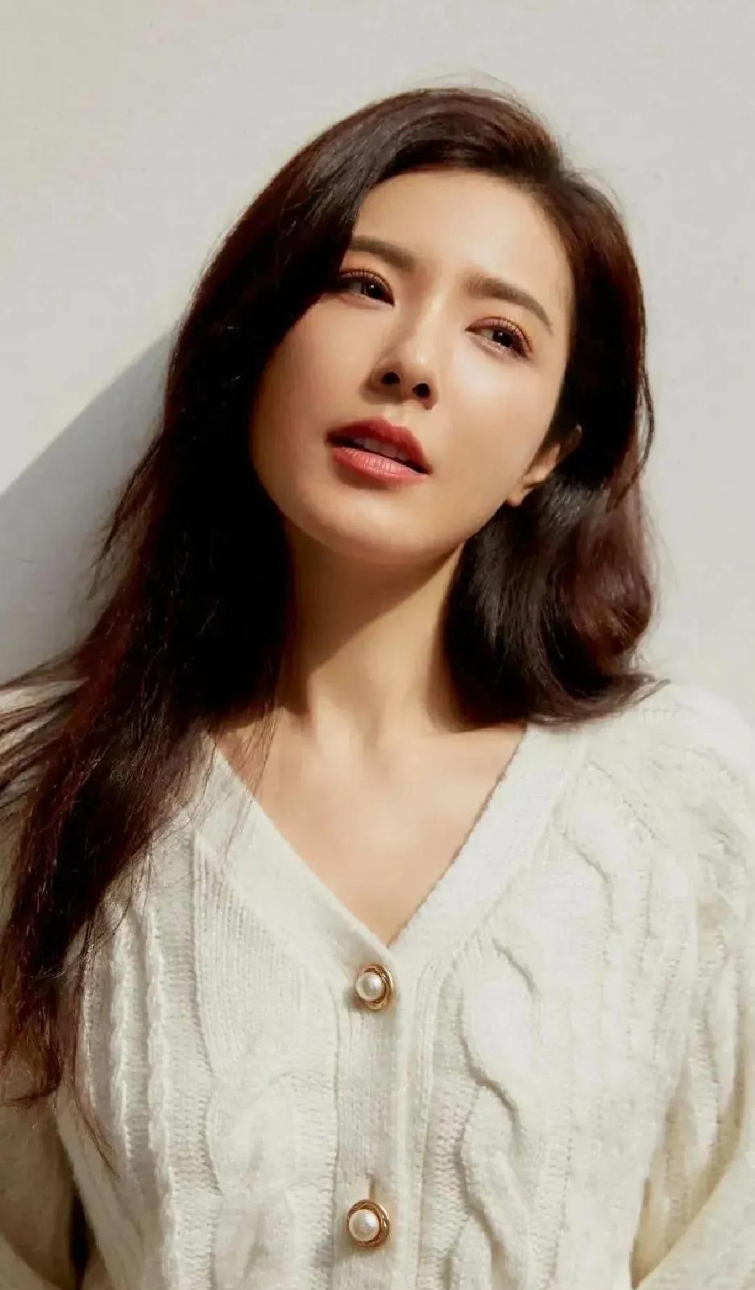 中戏第一美女!美得叫人窒息!"姨圈顶流"曾黎写真赏