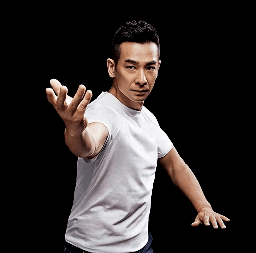 51岁赵文卓跑步,健身,运动狂魔!日复一日锻炼,肌肉惊人!