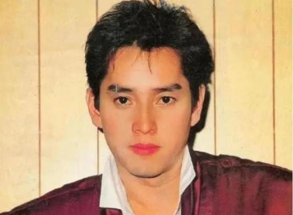 "校长"谭咏麟的潇洒史,以及让他爱不释手的小22岁女粉丝_小时候_父亲_